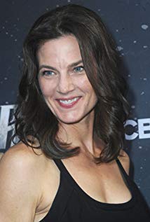 How tall is Terry Farrell?